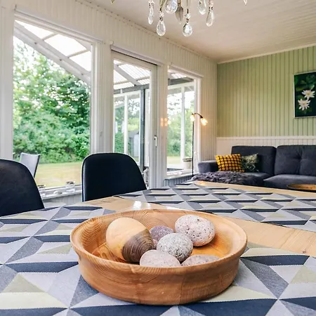 2 Person In Thyholm-by Traum * Thyholm